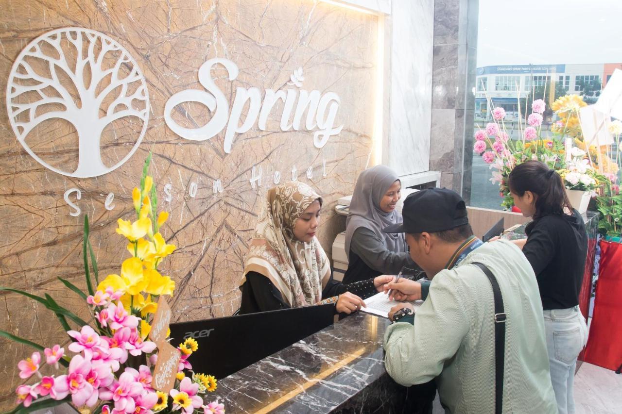 Spring Season Hotel Muar Esterno foto