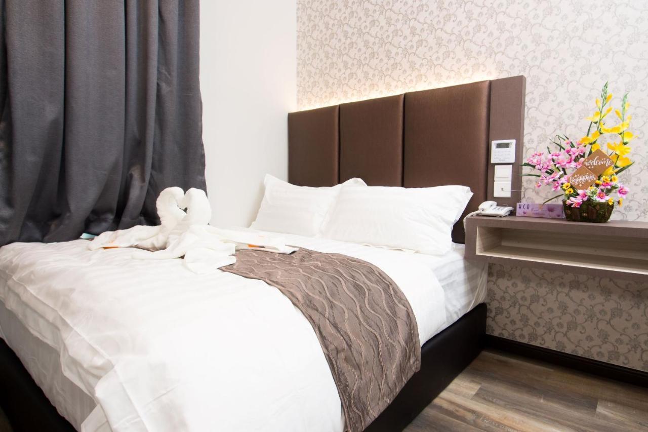 Spring Season Hotel Muar Esterno foto